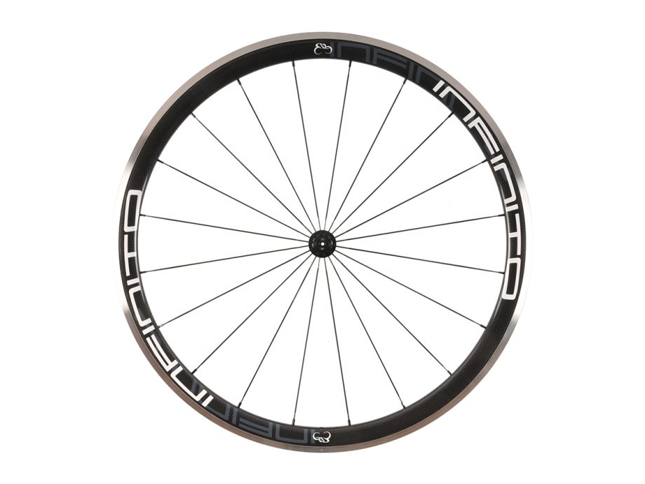 https://infinito-cycling.com/wp-content/uploads/2019/02/R4AC-Witte-velg-Zwarte-naaf-Front-1.jpg