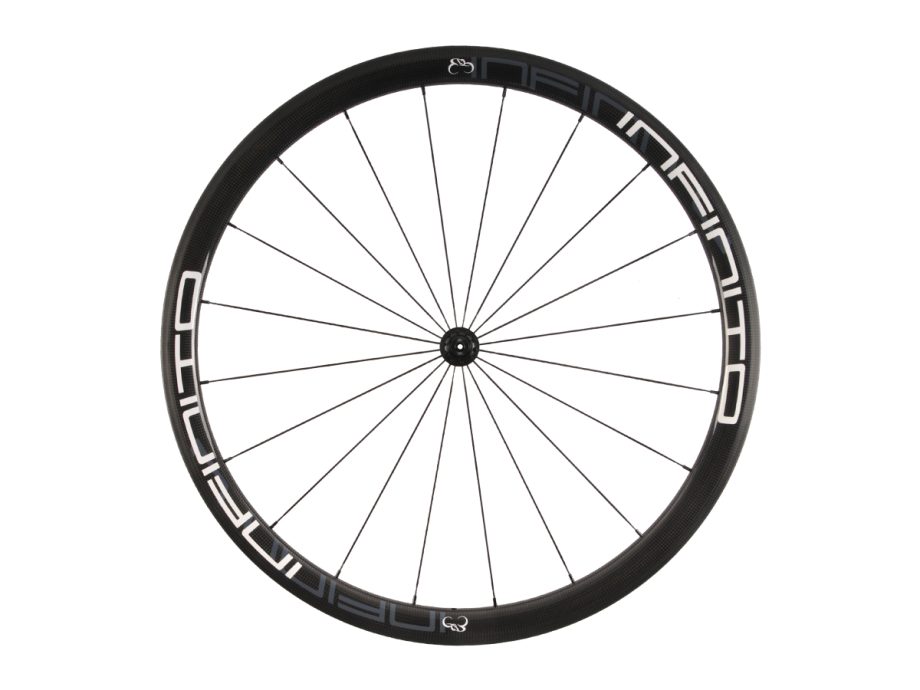 https://infinito-cycling.com/wp-content/uploads/2019/02/R4T-Witte-velg-Zwarte-naaf-Front-1.jpg